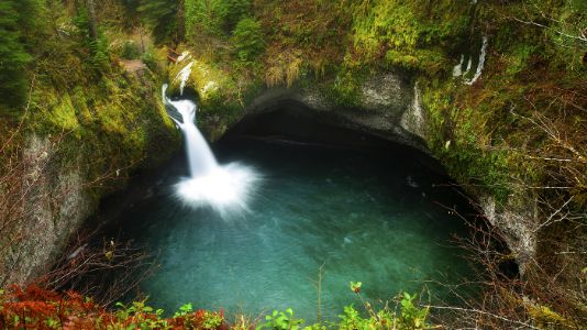 Punchbowl Falls Oregon