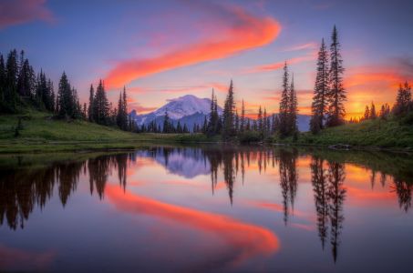 Mt Rainier and clouds