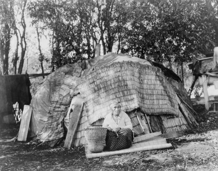 1923 Klamath Tule Hut